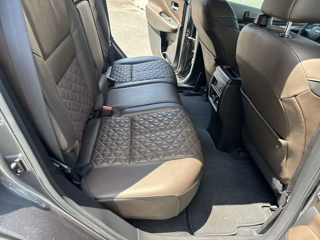 Used 2020 Gray Nissan Platinum image 11