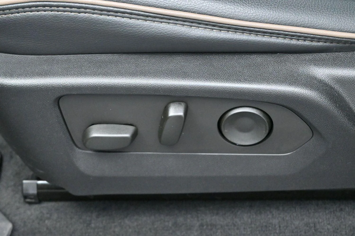 Used 2023 Sterling Metallic GMC Denali image 14
