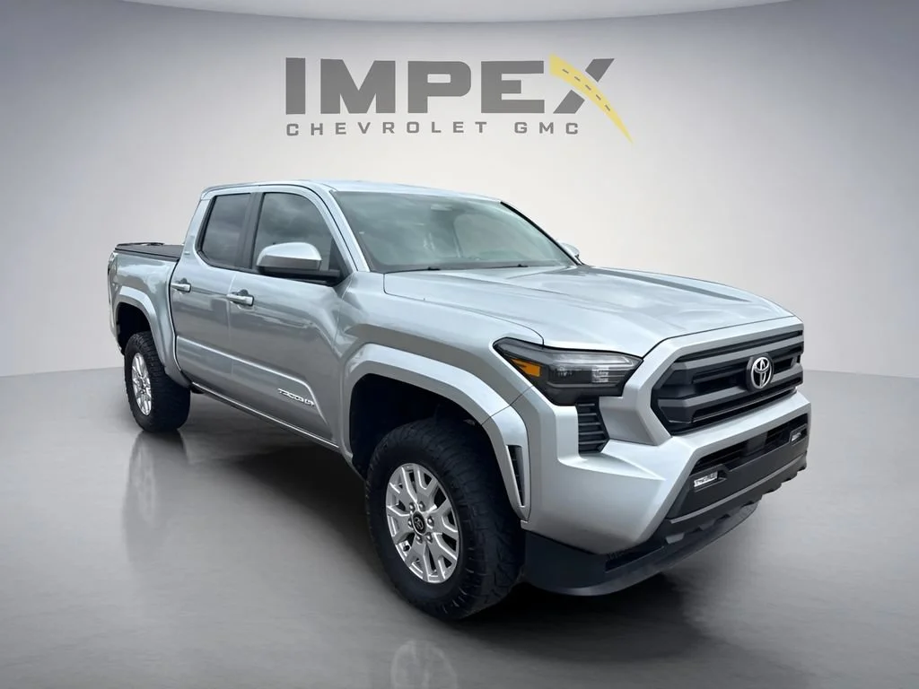 Used 2025  Toyota SR image 7