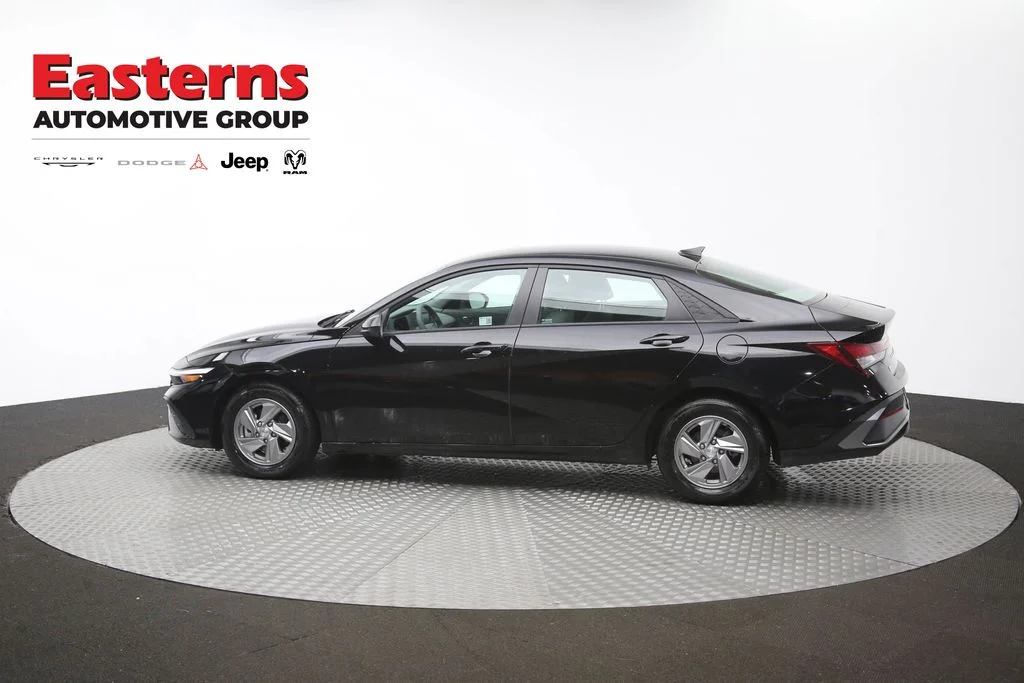 Used 2025 Black Hyundai SE image 58