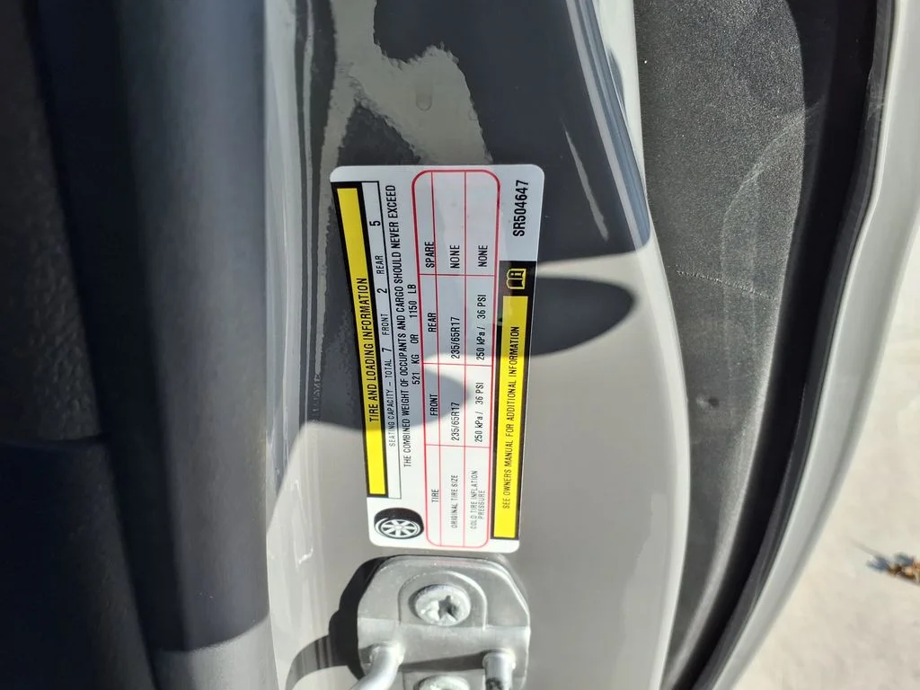 Used 2025 White Chrysler Select image 39