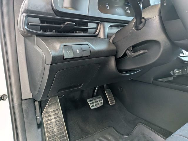 Used 2025 White Hyundai SEL Sport image 17