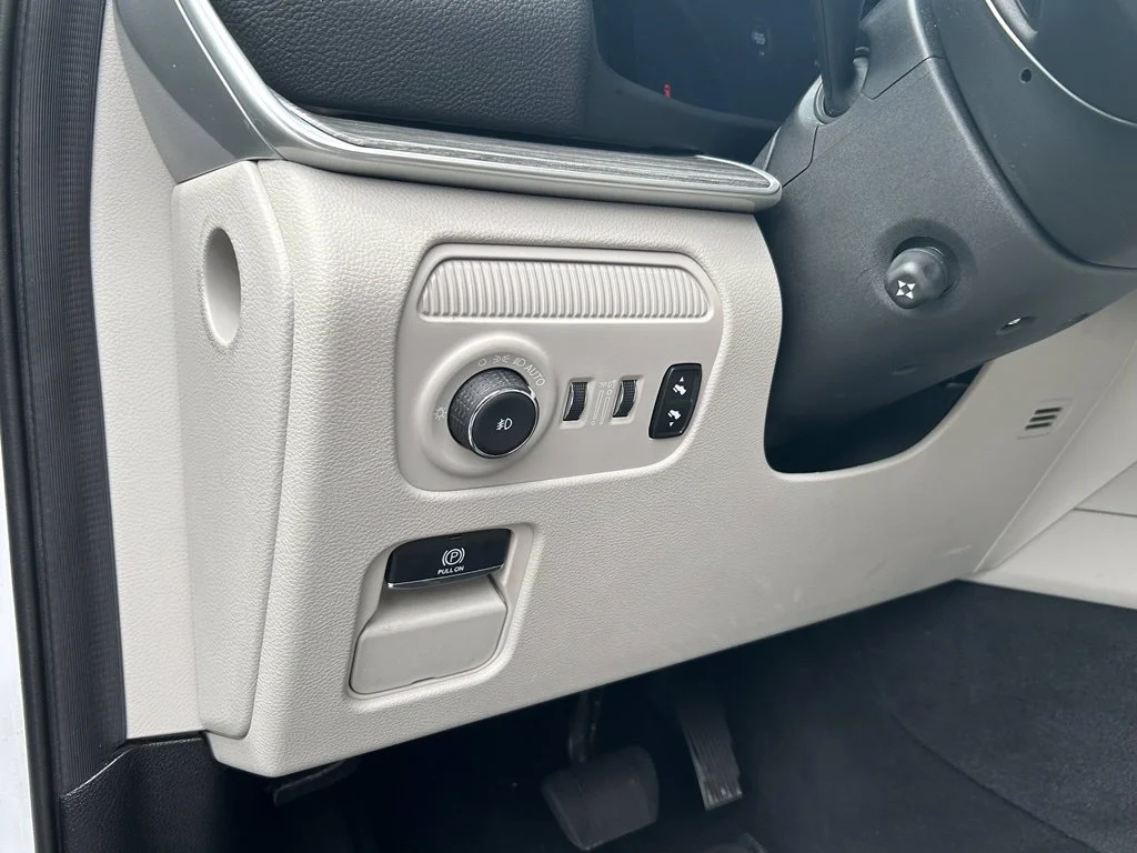 Used 2024 White Jeep Series II image 17