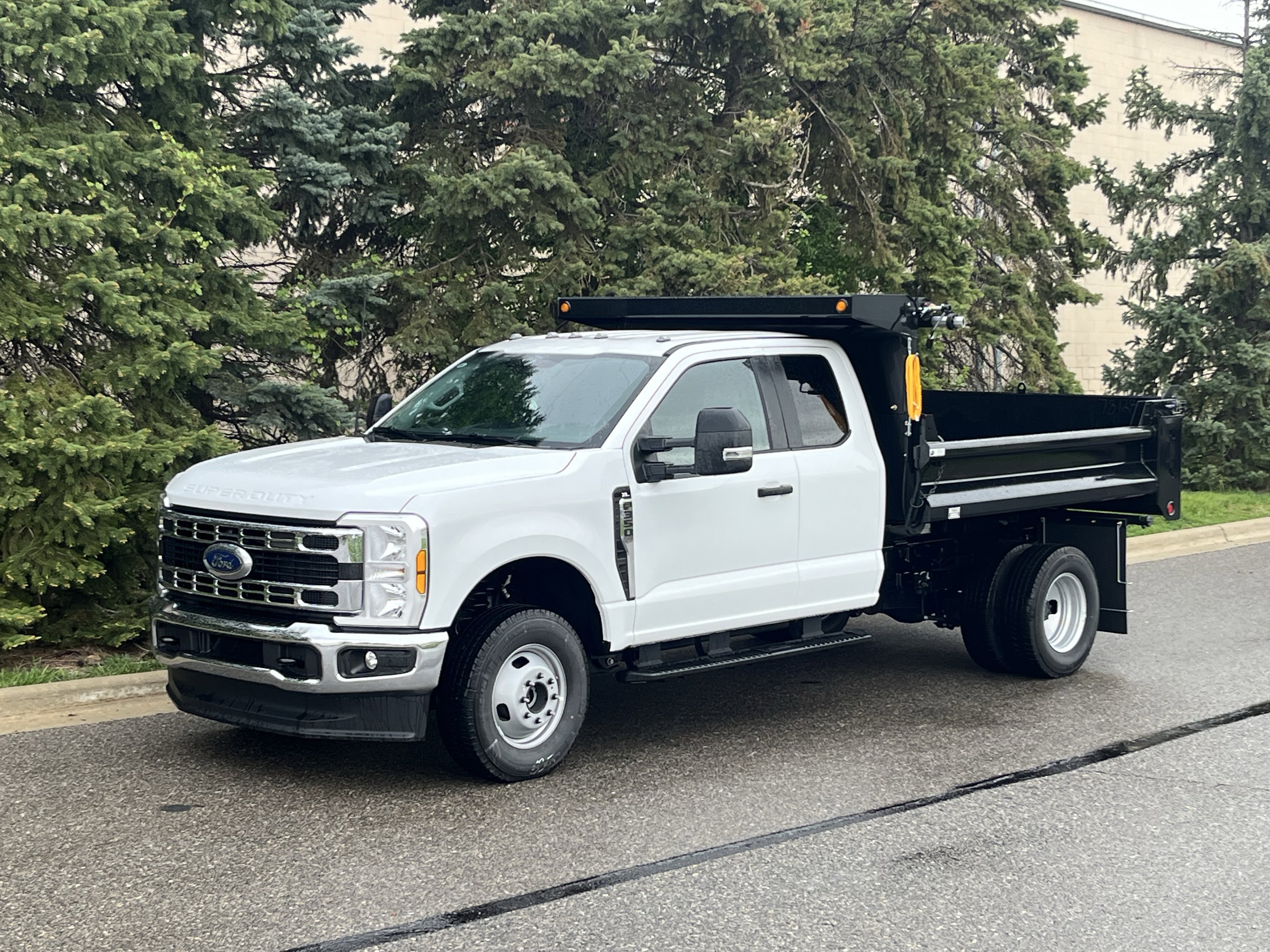 2025 Ford F-350 XL 4x4 SuperCab 168-In DRW's photo