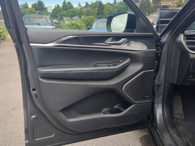 Used 2023 Metallic Jeep  image 13