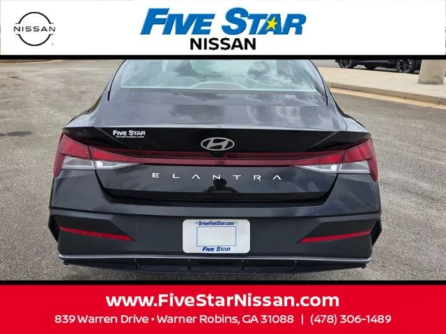 Used 2024 Black Hyundai SEL image 10