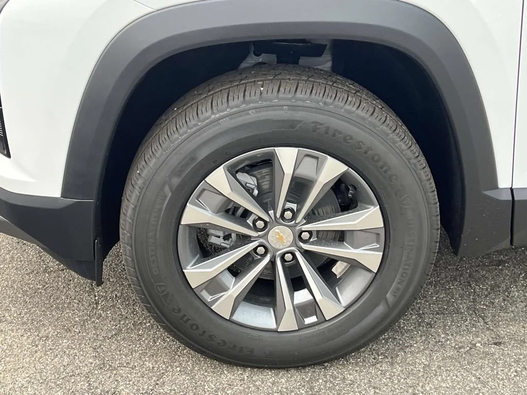 New 2027 Summit White Chevrolet LT image 25
