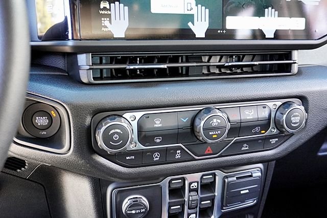 New 2026 Bright White Clear-Coat Exterior Paint Jeep Sport image 32