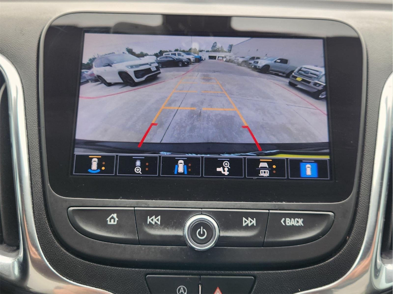2022 Chevrolet Equinox photo 18 of 33