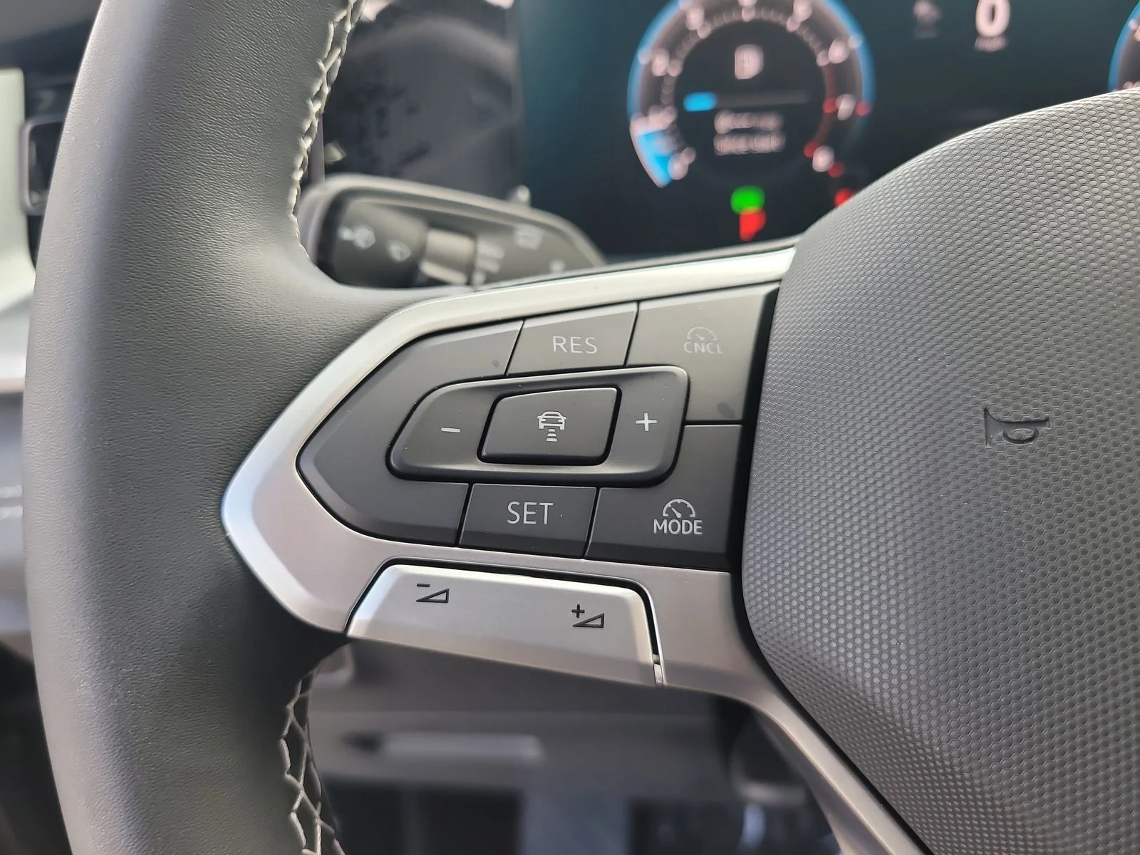 New 2026 Platinum Gray Metallic Volkswagen 2.0T SE image 26
