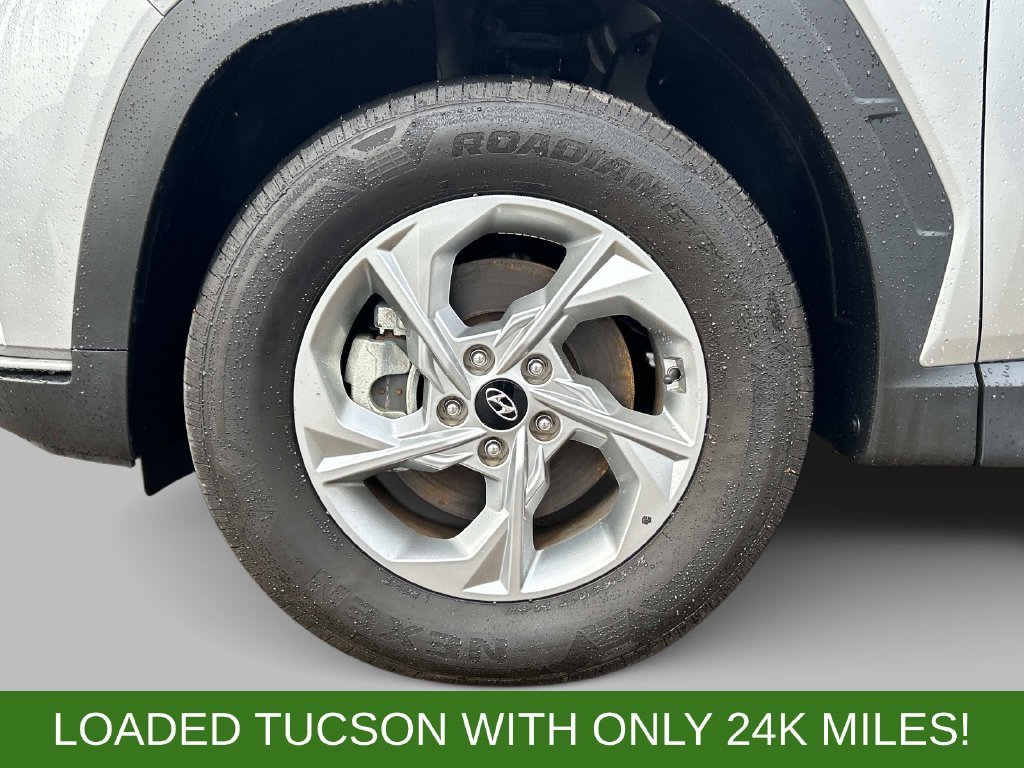 Used 2024 Silver Hyundai SEL image 9