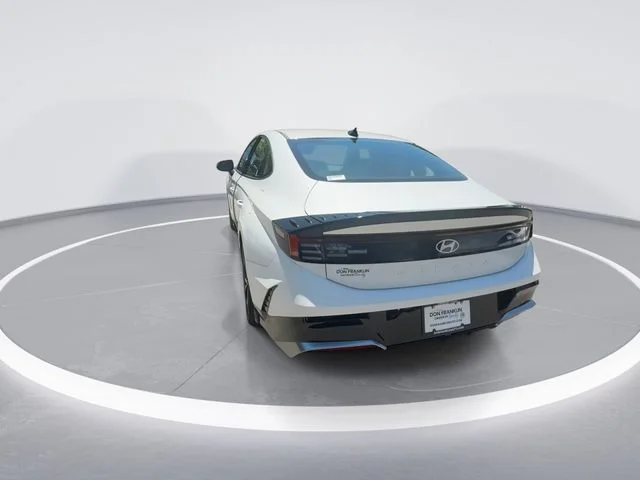 Used 2024 White Hyundai SEL image 7