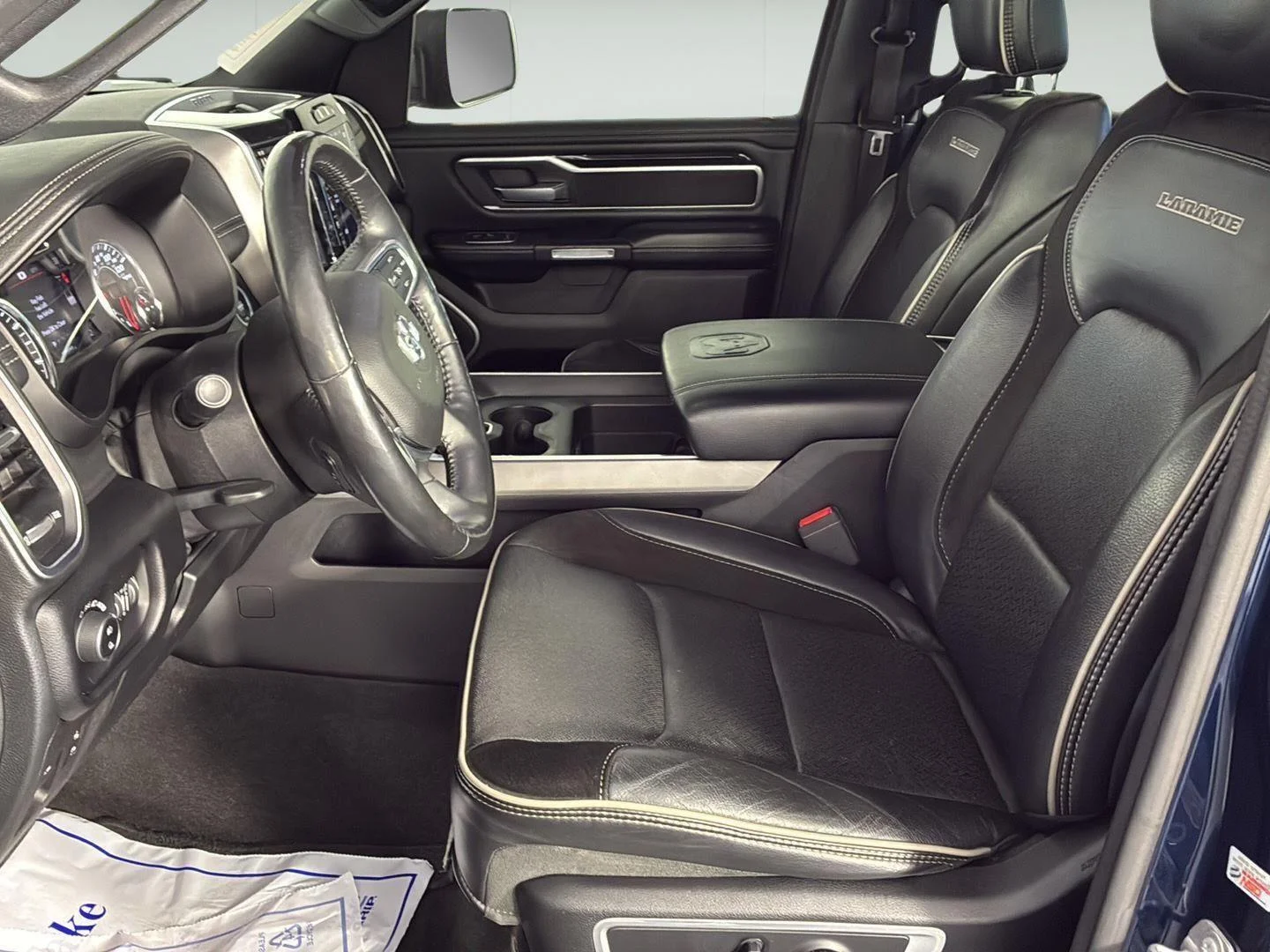 Used 2020 Patriot Blue Pearlcoat Ram Laramie image 28