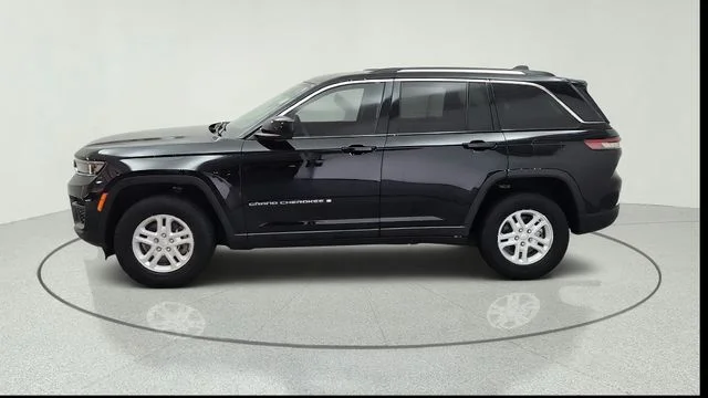 Used 2023 Black Jeep Laredo image 10