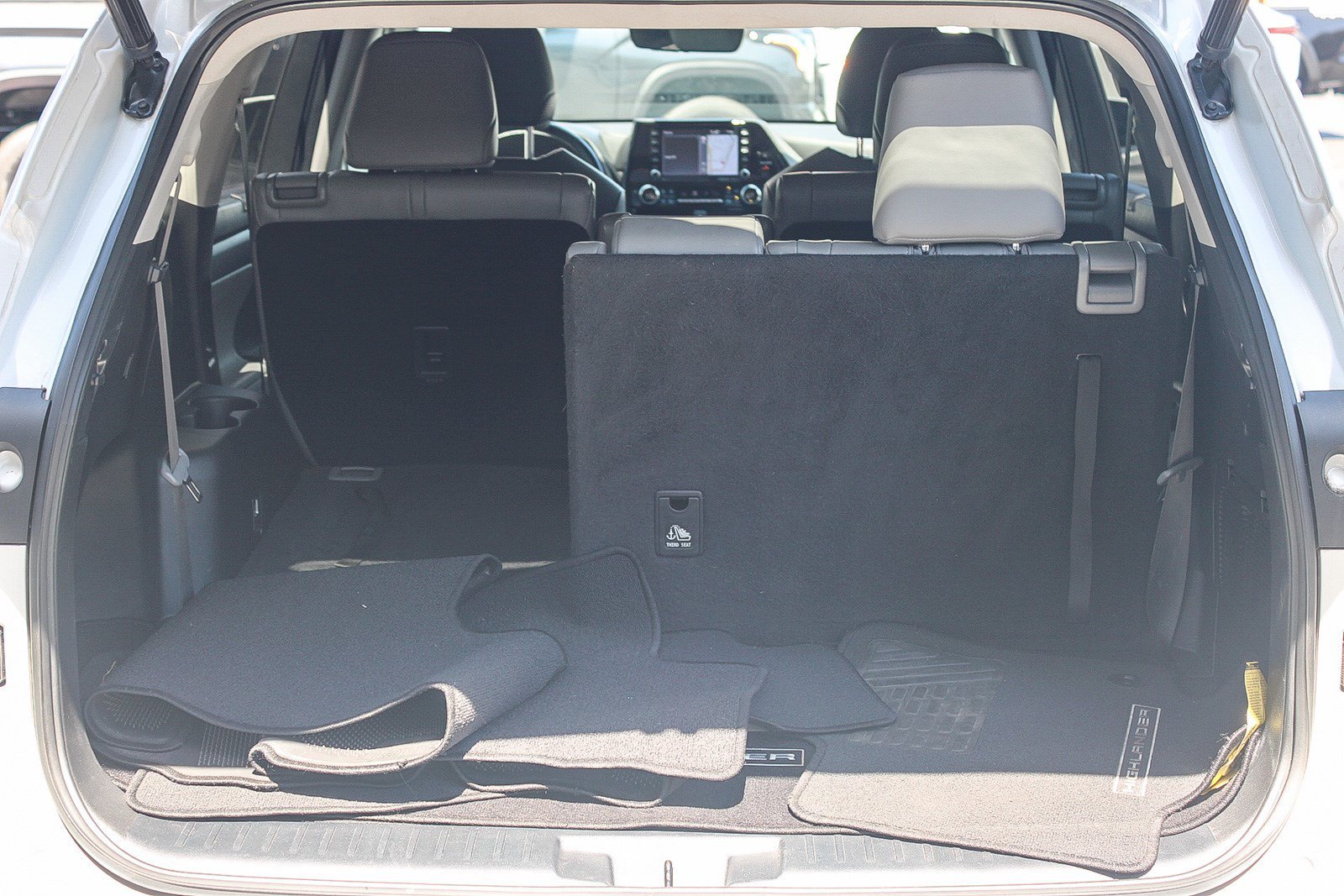 Used 2022 Wind Chill Pearl Toyota XLE image 25