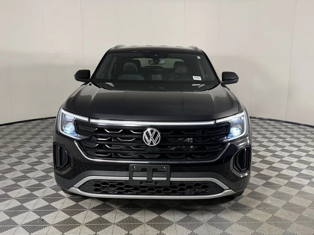 Used 2026 Black Volkswagen SE w/Technology image 8