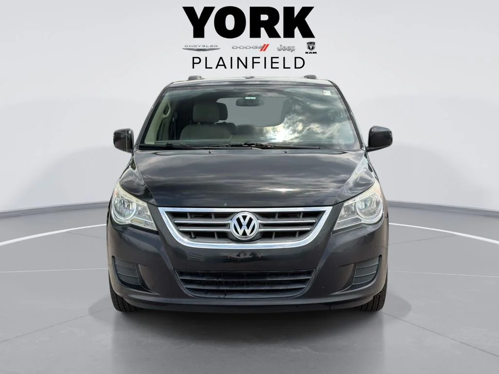 Used 2011 Black Volkswagen SE image 2