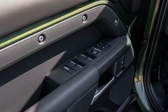 New 2026 Woolstone Green Metallic Land Rover X-Dynamic SE image 51
