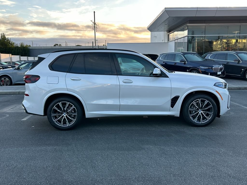 New 2026 Mineral White Metallic BMW xDrive40i image 6