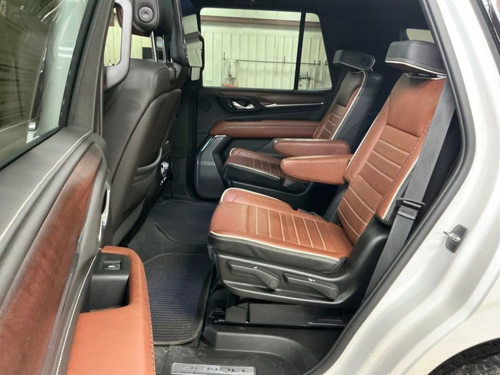2024 GMC Yukon Denali Ultimate - Photo 23