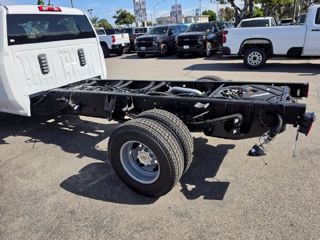 New 2026 Summit White Chevrolet Work Truck image 8