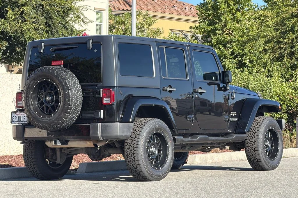 Used 2018 Black Clearcoat Jeep Unlimited Sahara image 4