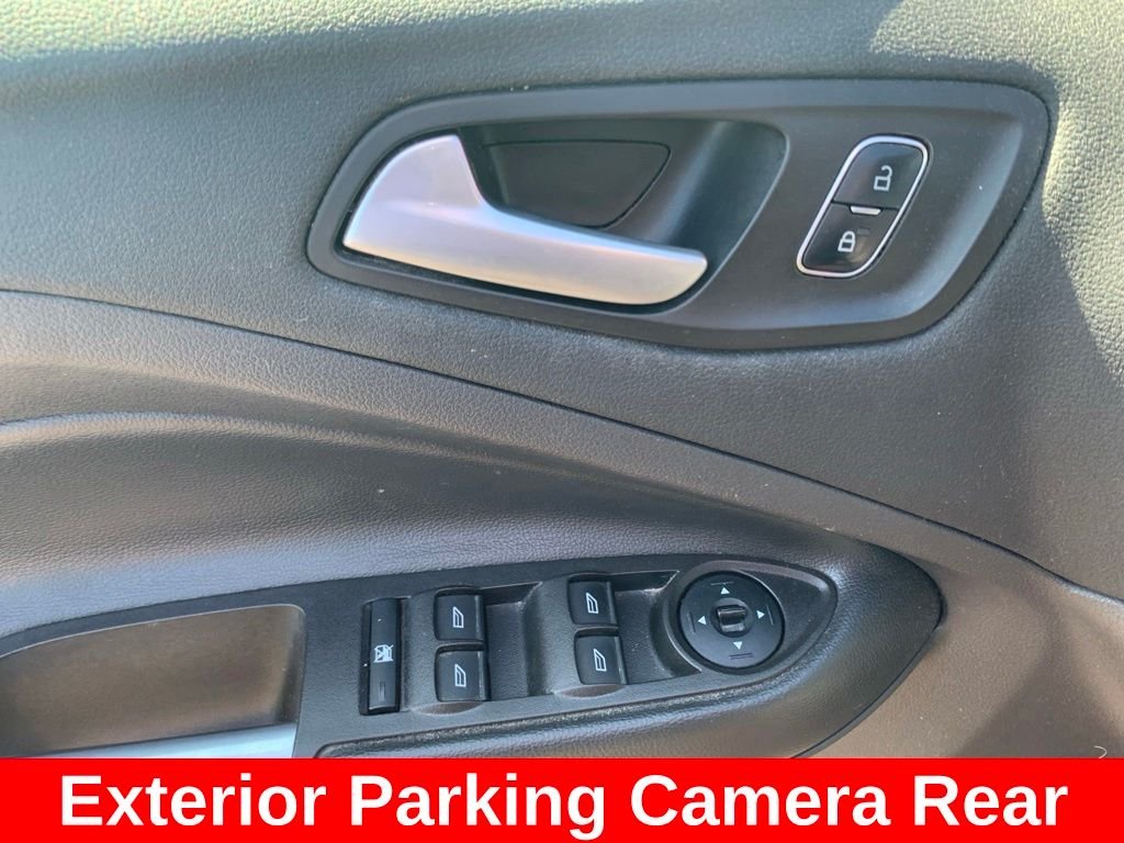 Used 2017 Red Ford SE image 10