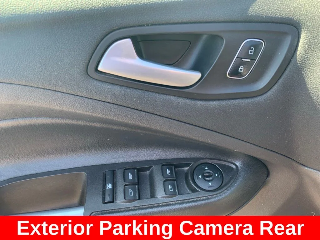 Used 2017 Red Ford SE image 10
