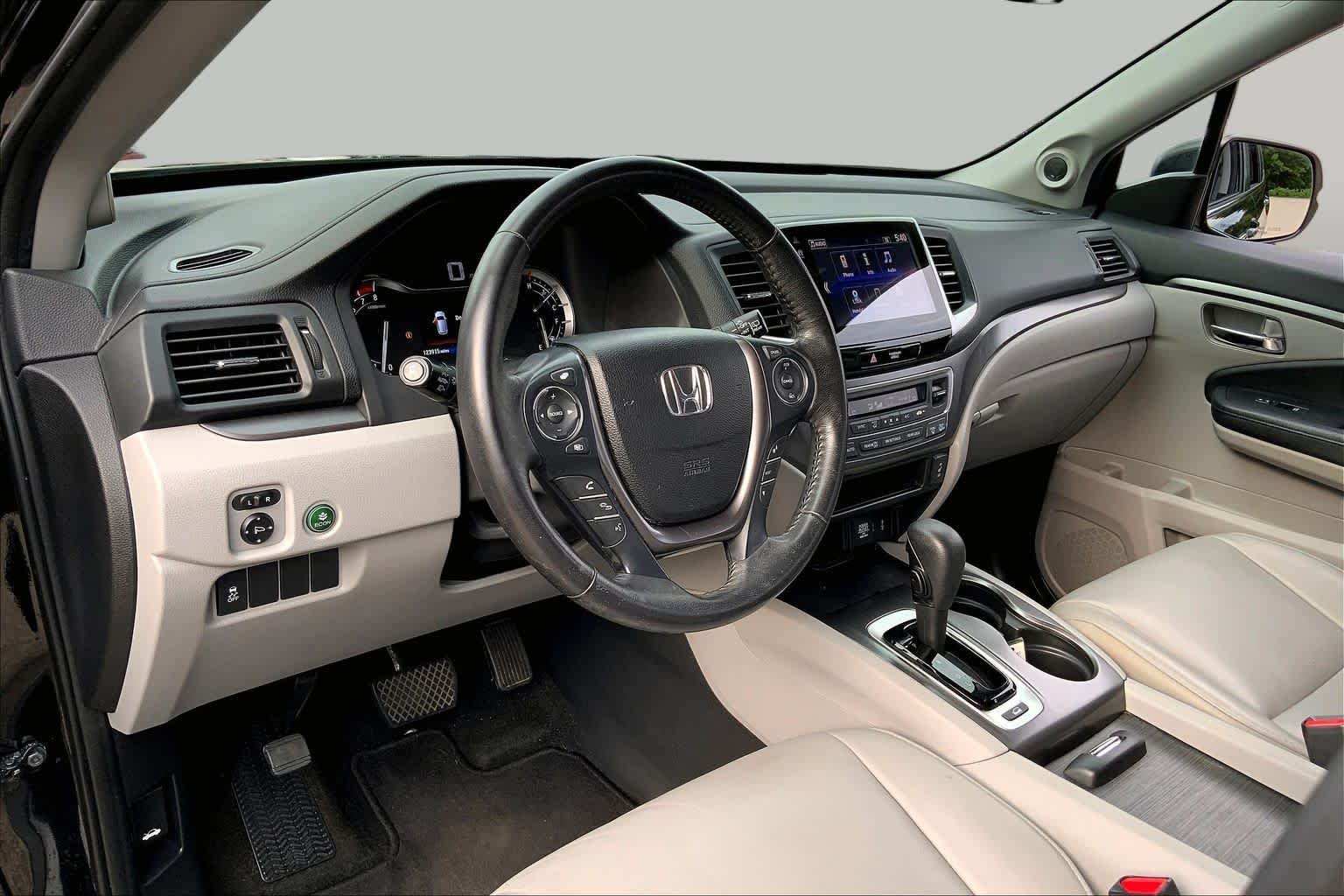 Used 2018 Crystal Black Pearl Honda EX-L image 18