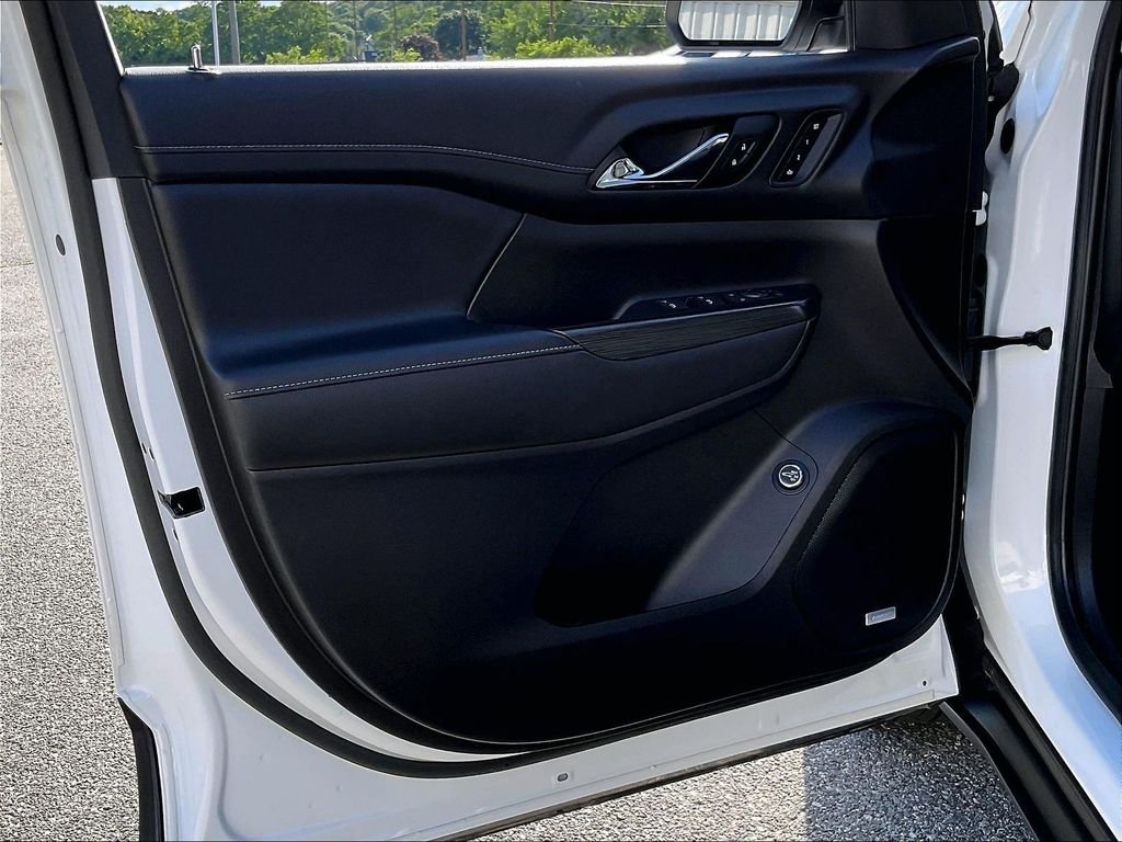Used 2023 Summit White GMC SLT image 9