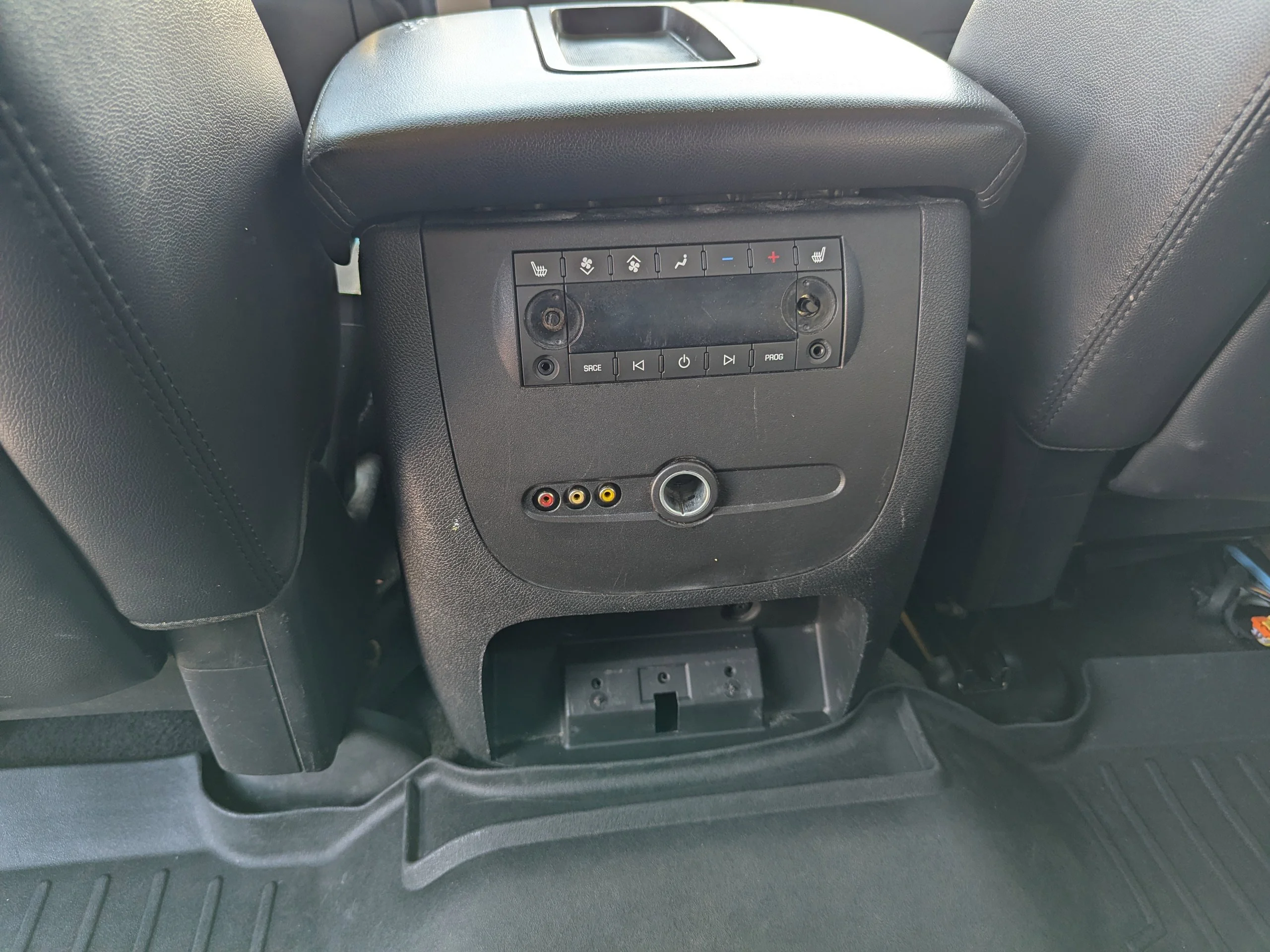 Used 2014 White Diamond Tricoat GMC SLT image 30