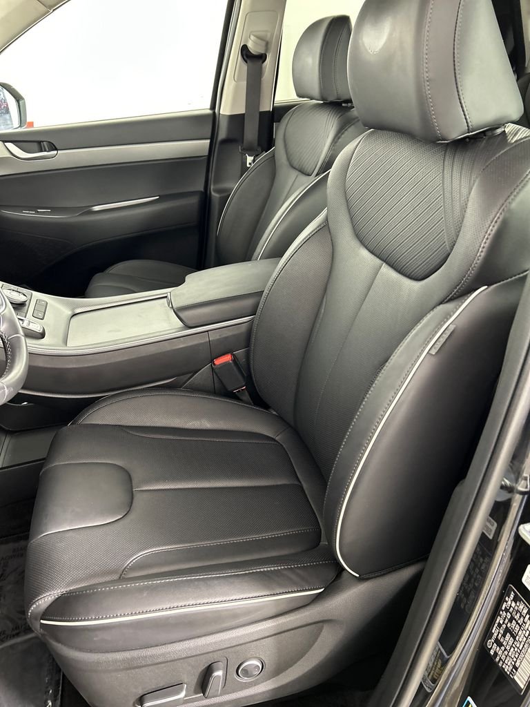Certified Used 2025 Black Hyundai XRT image 13
