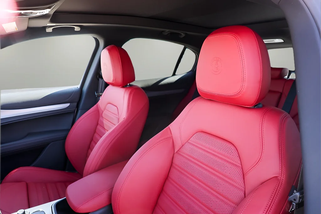 New 2025 White Alfa Romeo Base image 10