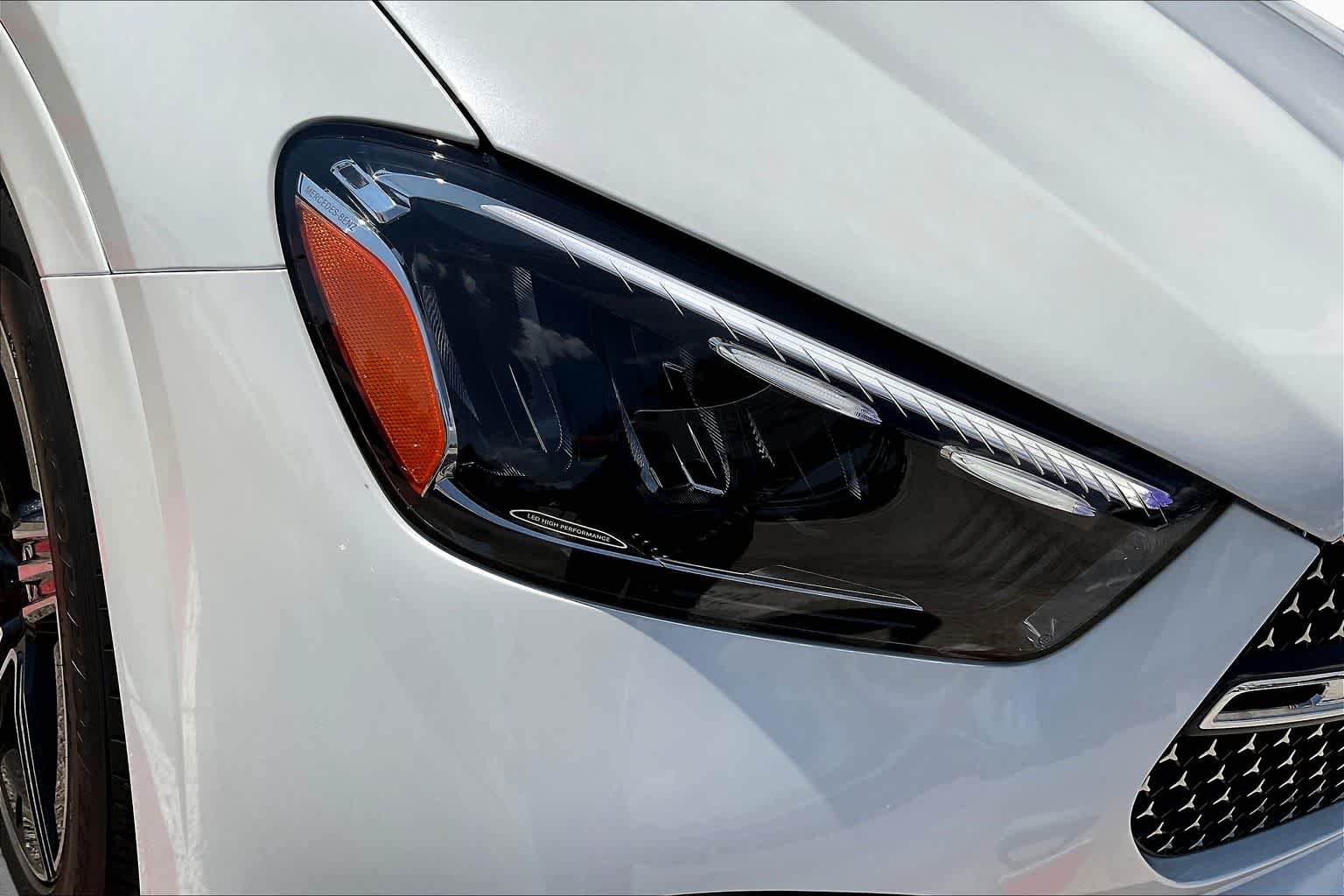New 2026 MANUFAKTUR Moonlight White Metallic Mercedes-Benz GLE 580 image 14