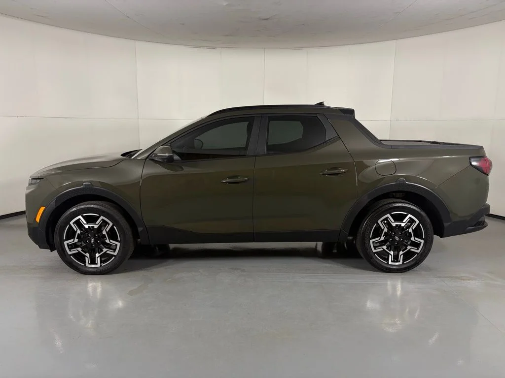 Used 2025 Green Hyundai Limited image 5