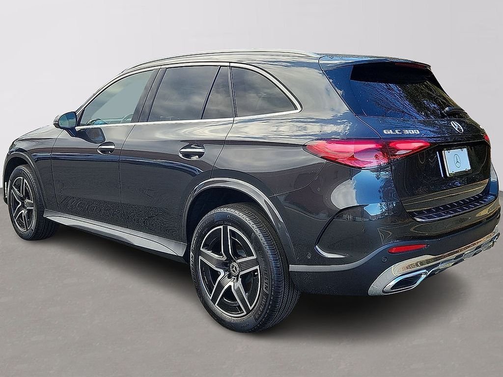 Used 2026 Graphite Grey Metallic Mercedes-Benz GLC 300 image 4