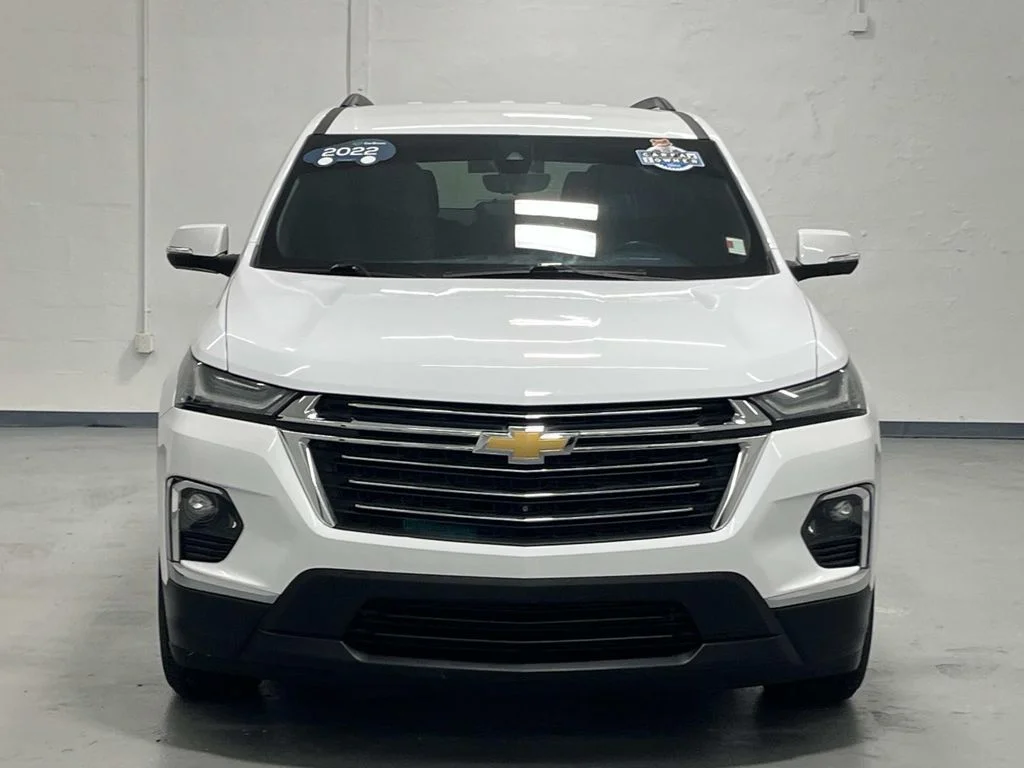 Used 2022 Summit White Chevrolet LT Cloth image 3