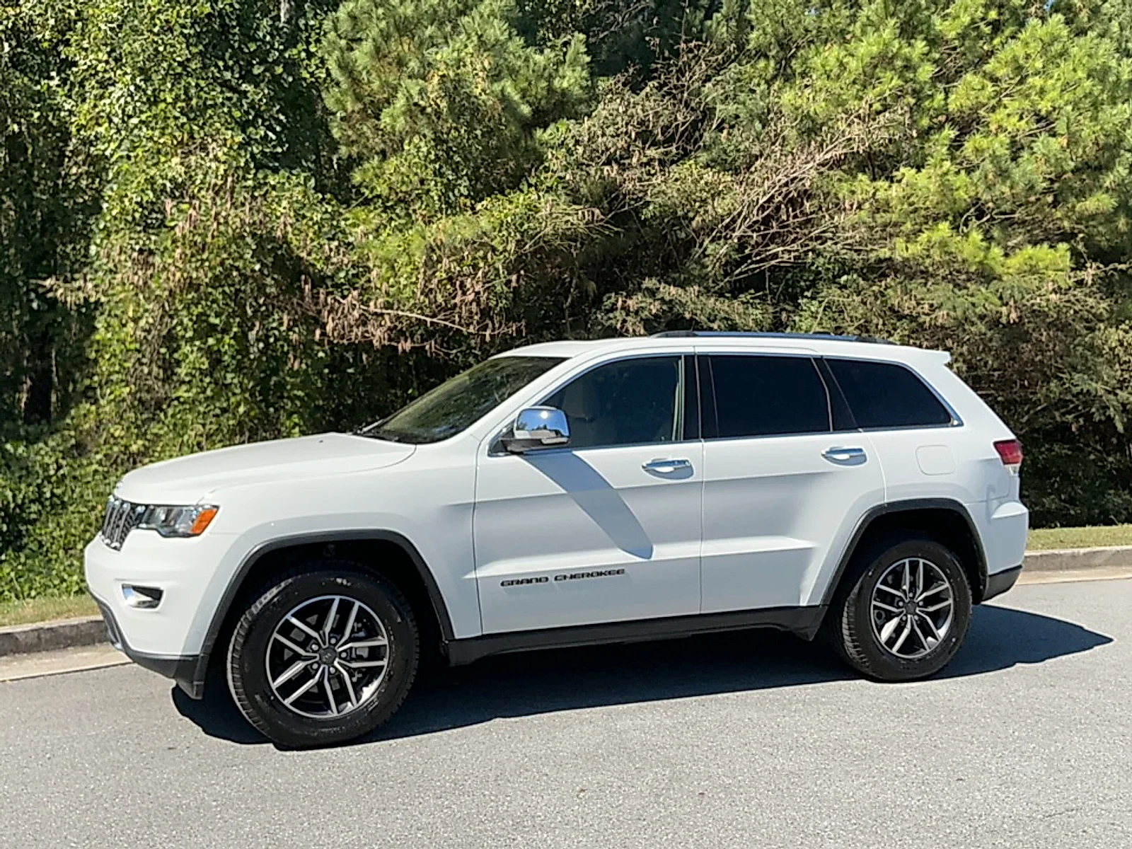 Used 2020 Bright White Clearcoat Jeep Limited 4x2 image 4