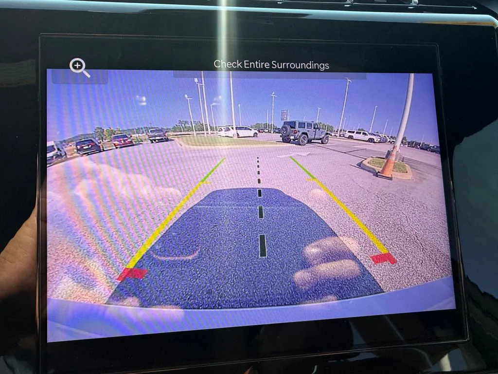 Used 2025 White Jeep Altitude image 13