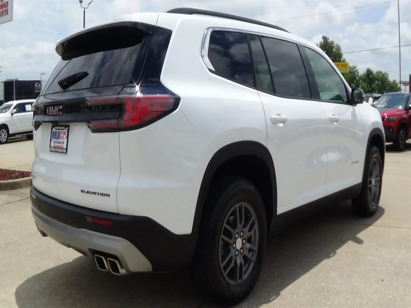 Used 2025 Summit White (gaz) GMC Elevation image 6