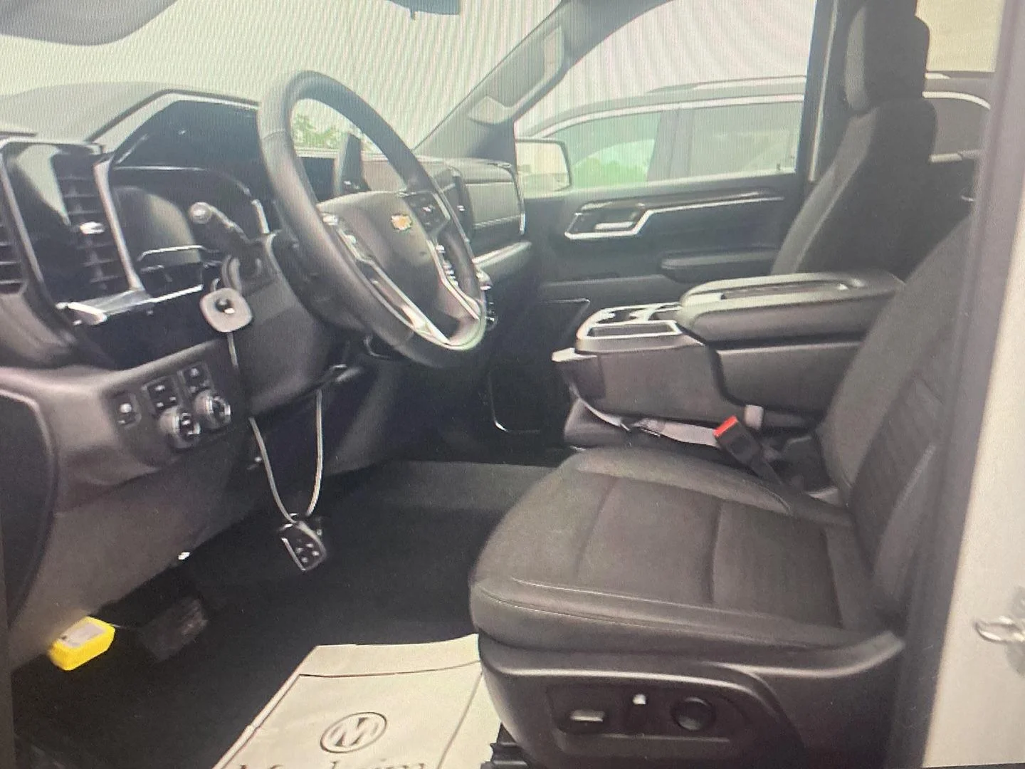 Used 2024 Summit White Chevrolet LT image 7