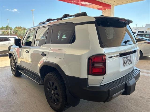 Certified Used 2025 WIND CHILL PEARL Toyota  image 3