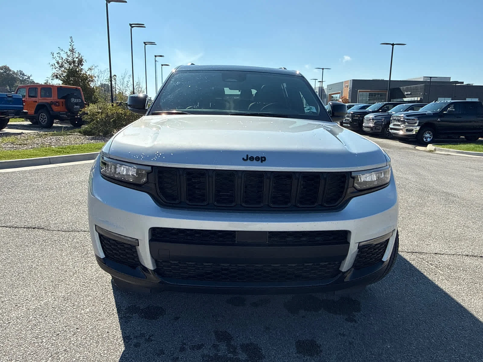 New 2025 Silver Zynith Exterior Paint Jeep Limited image 13