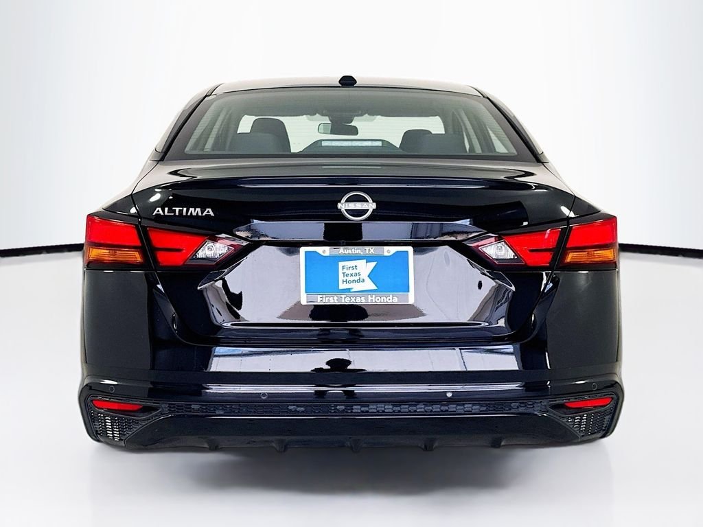Used 2025 Super Black Clearcoat Nissan 2.5 SV image 6