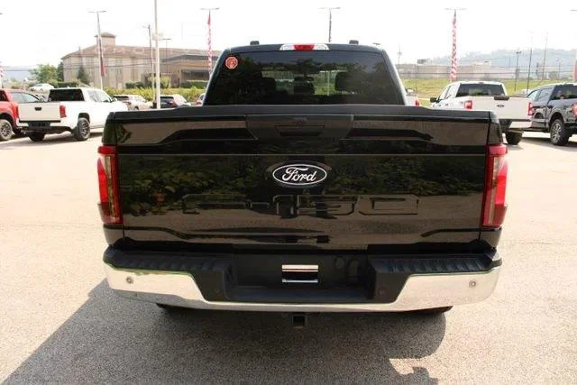 Used 2025 Black Metallic Ford XLT image 5