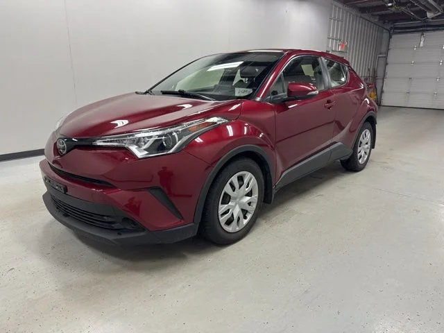 2019 Toyota C-HR LE's photo