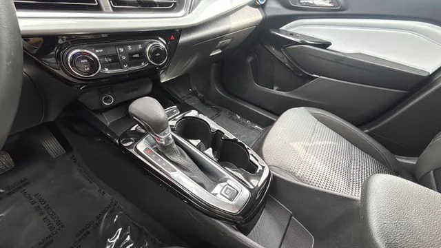 Used 2025 White Chevrolet LT image 14