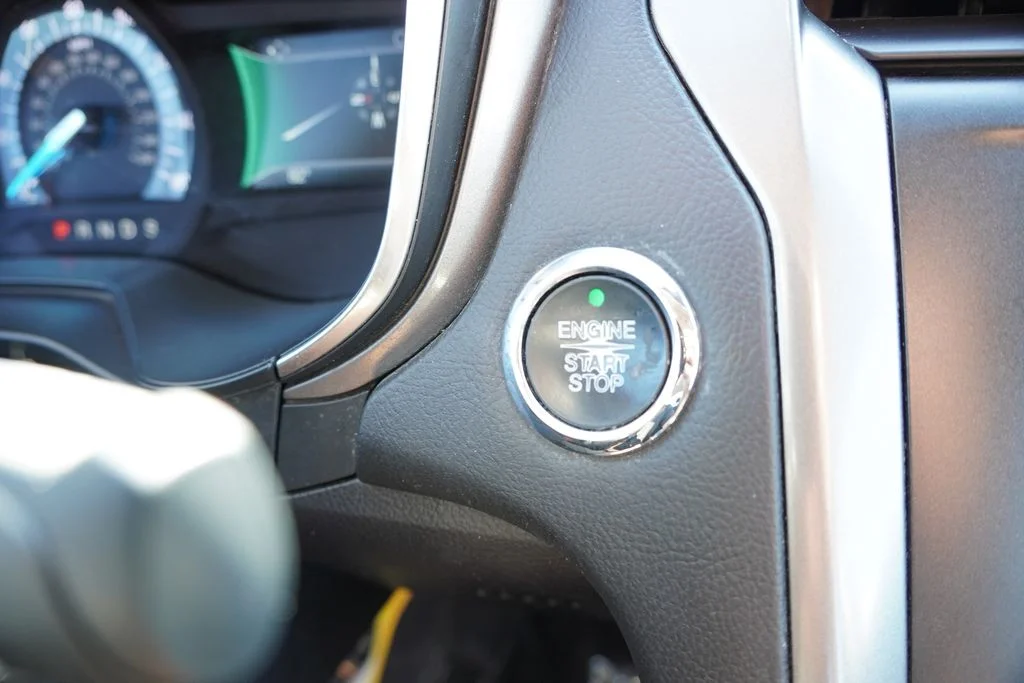 Used 2020 Blue Ford SE image 27
