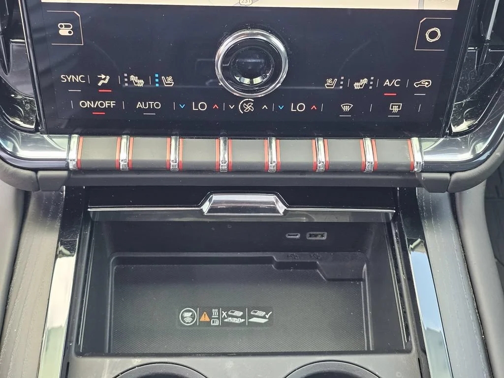 Used 2025 Onyx Black GMC AT4 Ultimate image 31