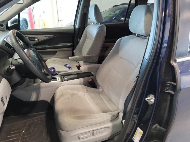 Used 2018  Honda EX image 9